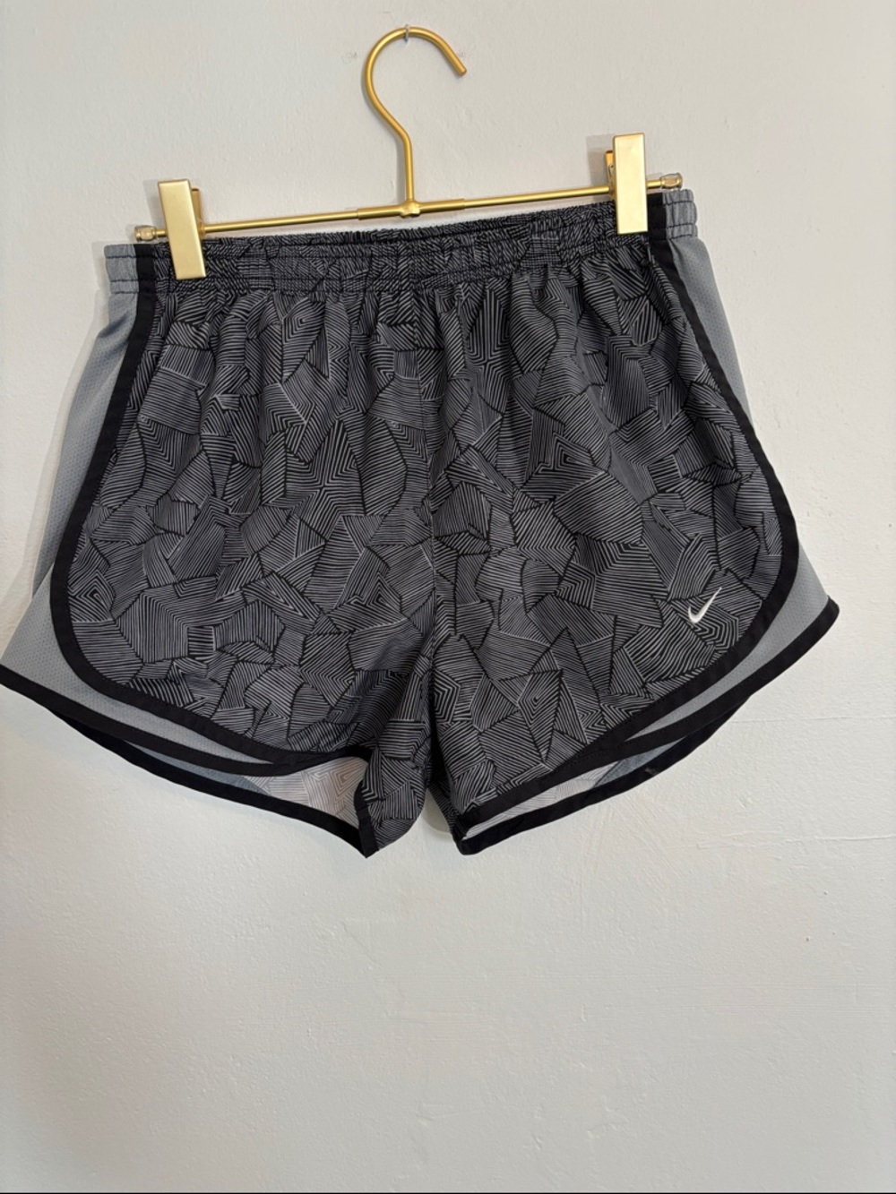 Nike Women’s Gray & Black Geometric Athletic Running Shorts